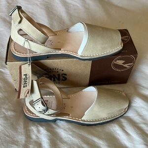 Brand New In Box Pons Avarcas size 9